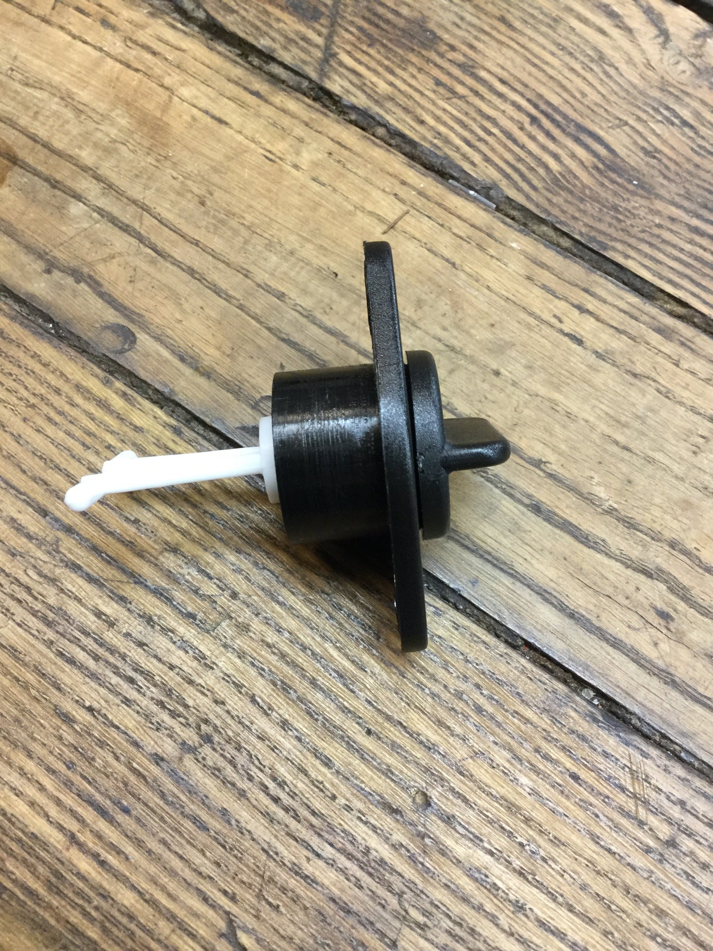 Drain Plug for Kayak by Paluski